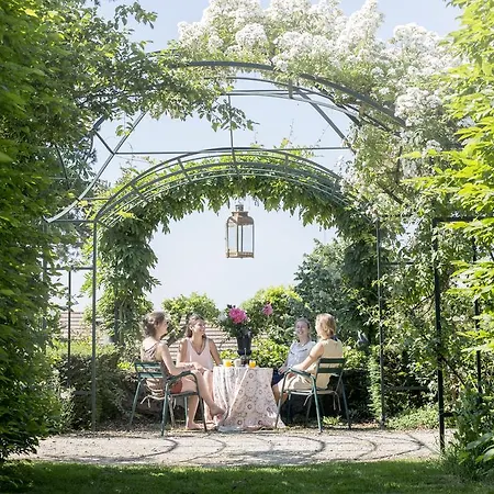 Charmilles Des Cordeliers Bed & Breakfast 3*